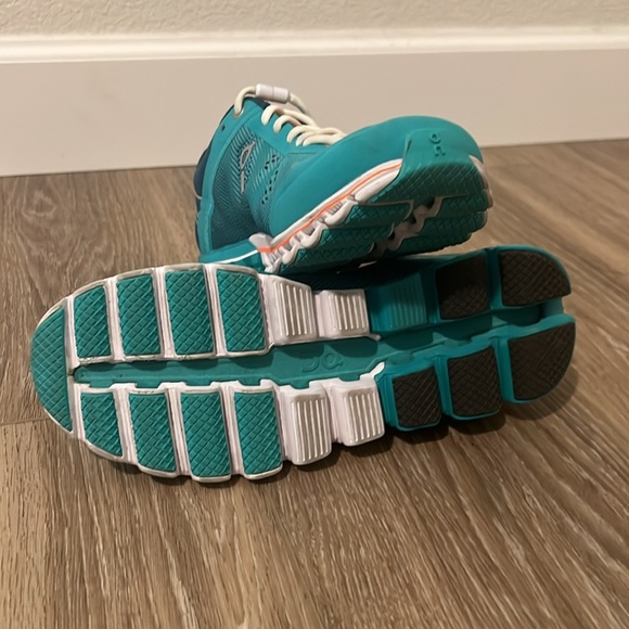 On Running Shoes women’s sz 6.5 - Picture 2 of 5